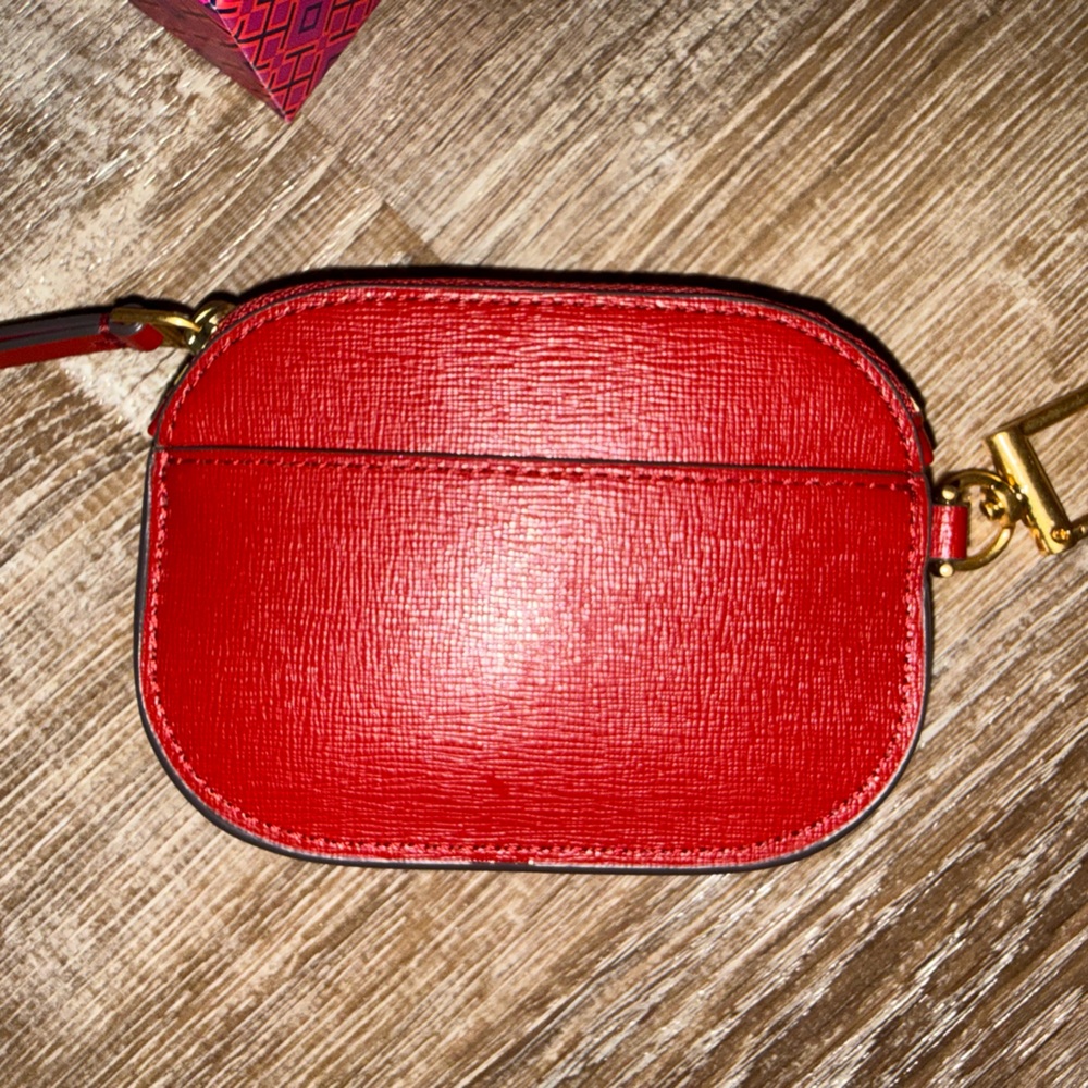 Like new Tory Burch ROBINSON CARD CASE KEY RING - Picture 14 of 14
